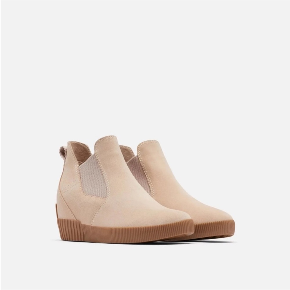 Sorel Out ‘N About Slip On Wedge
Natural Tan/White size 8 1/2.
